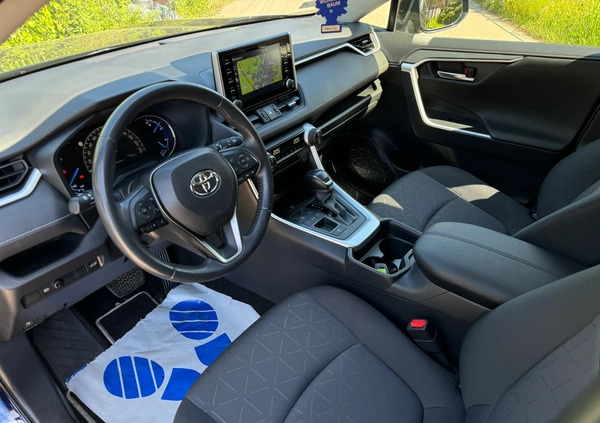 Toyota RAV4 cena 124999 przebieg: 79900, rok produkcji 2019 z Kobylin małe 781